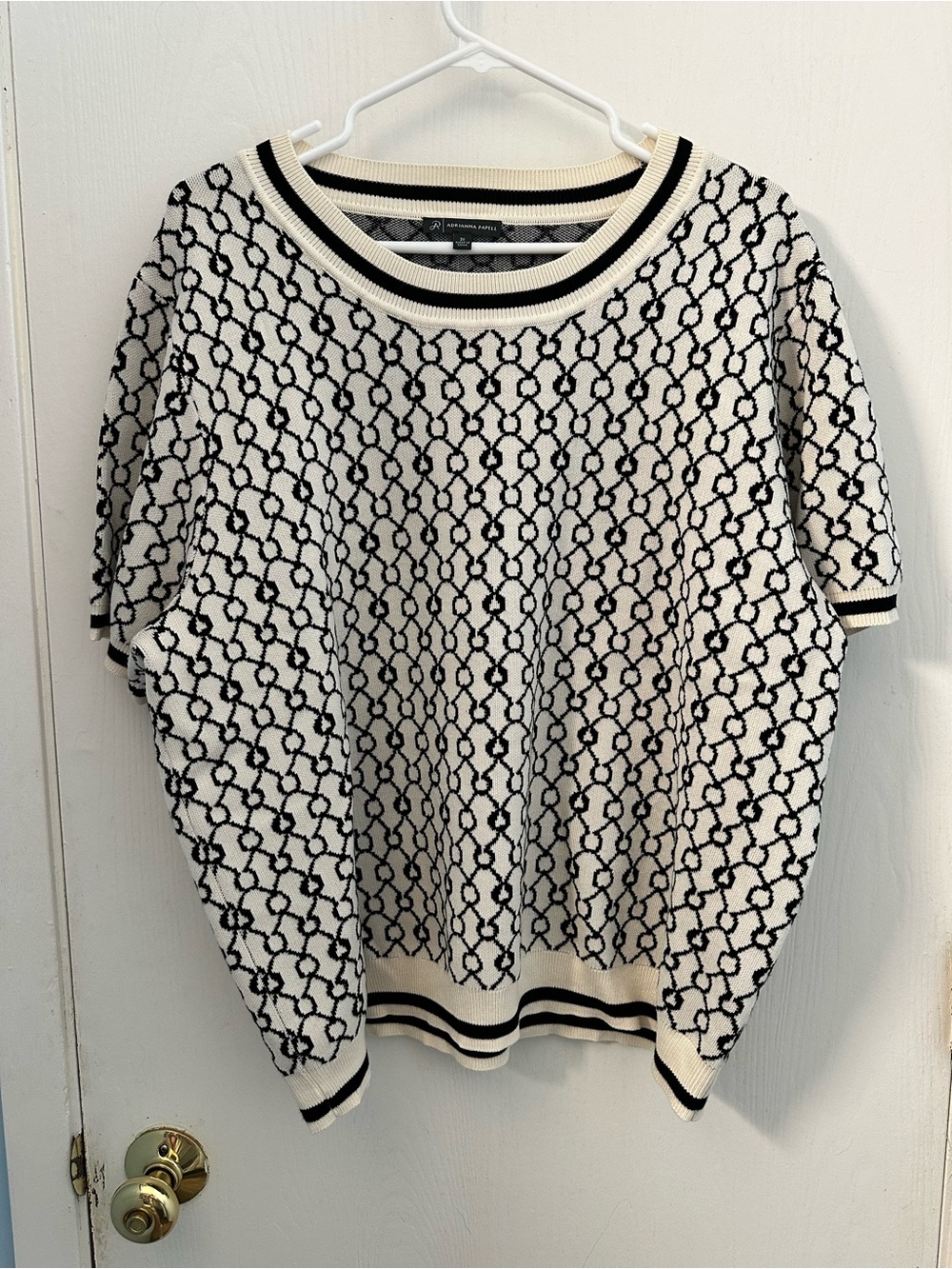 Adrianna Papell Black & Cream Geometric Short Sleeve Sweater